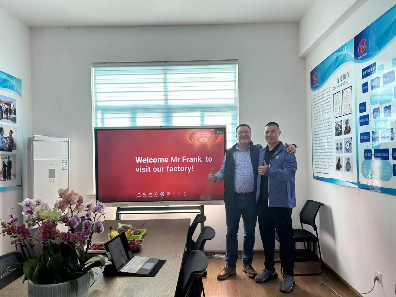 Ο Βέλγος πελάτης επισκέφθηκε το εργοστάσιο δύο φορές