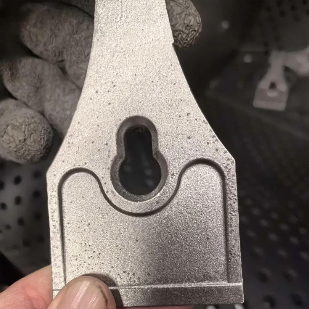 Παραγωγή 410 εξαρτημάτων από ανοξείδωτο χάλυβα με sol silica, βάρους 205 γραμμαρίων, με ελαττώματα επιφανειακών κηλίδων οξείδωσης: αιτίες και λύσεις